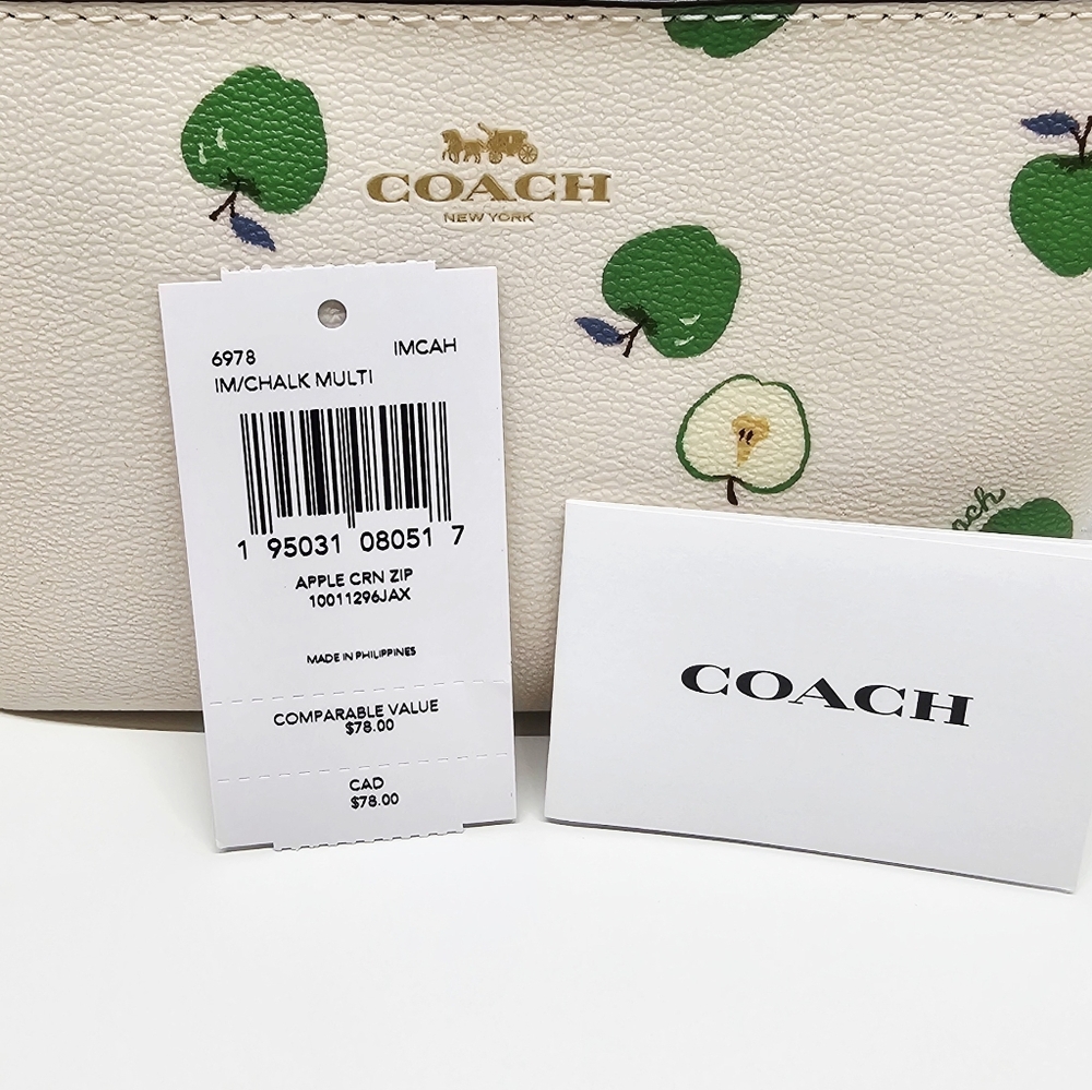 Coach Corner Zip Wristlet Green Apple Print D2178. Retails $78 - Picture 3 of 12